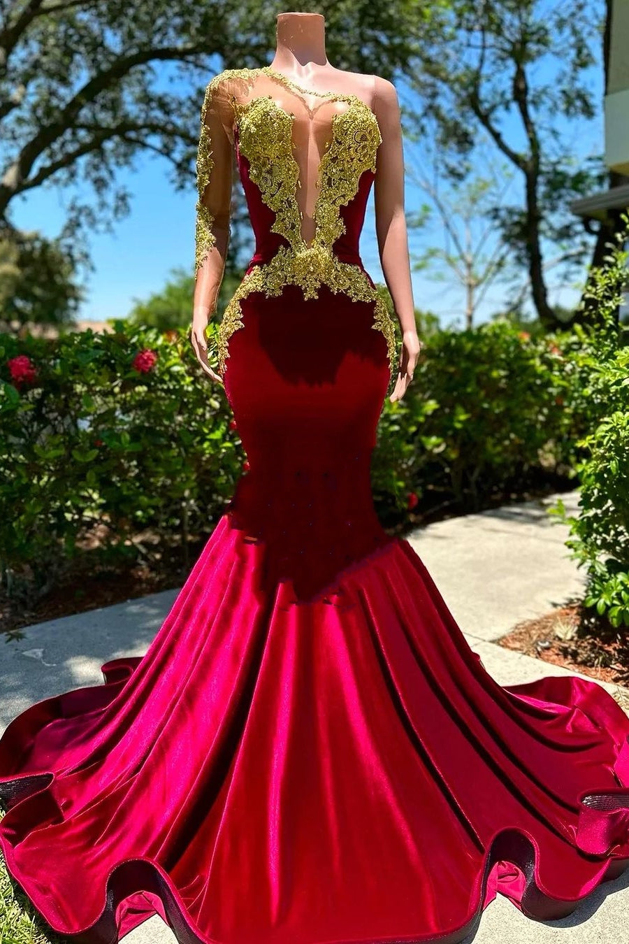 Gorgeous Long sleeves One shoulder Gold Appliques Burgundy Prom Party Dresses