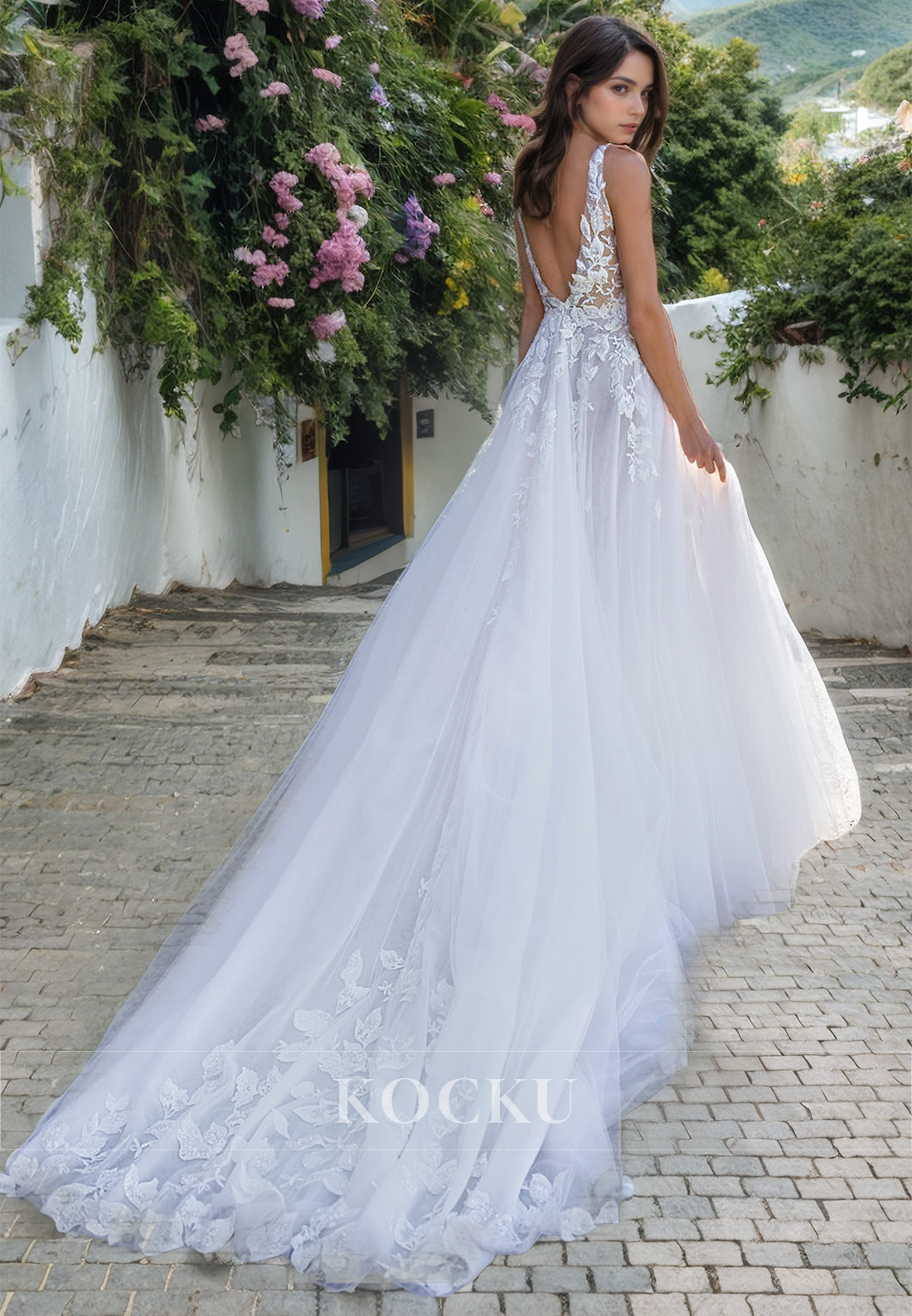 Chic & Modern V-Neck Appliques Sleeveless A-Line Tulle Split Wedding Dress