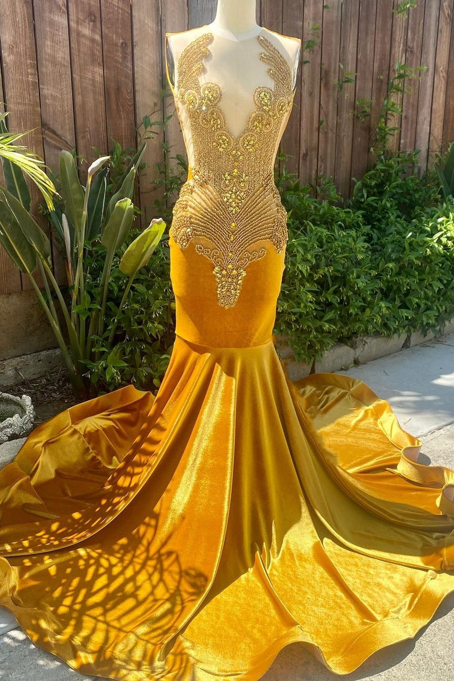 Gorgeous V-neck Gold Velvet Sleeveless Mermaid Long Court Train Prom Party Dresses