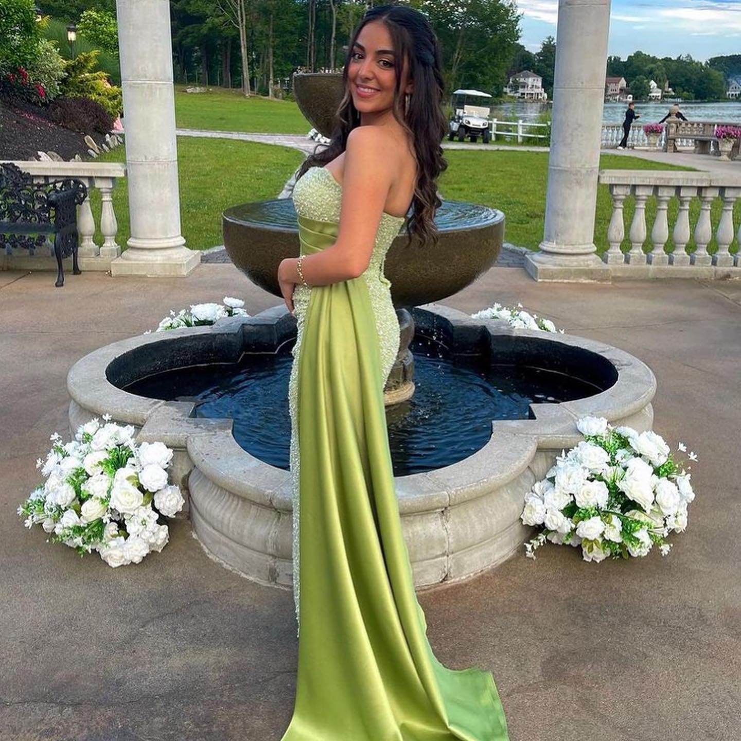 Amazing Column One-Shoulder Sleeveless Satin Split Front Prom Gown with Chic Appeal