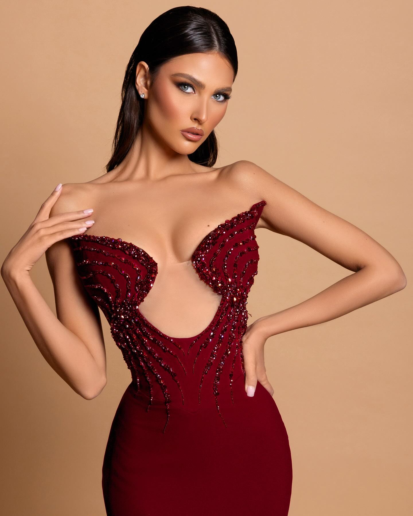 Fabulous Column Strapless Sleeveless Rhinestone Satin Burgundy Evening Gowns