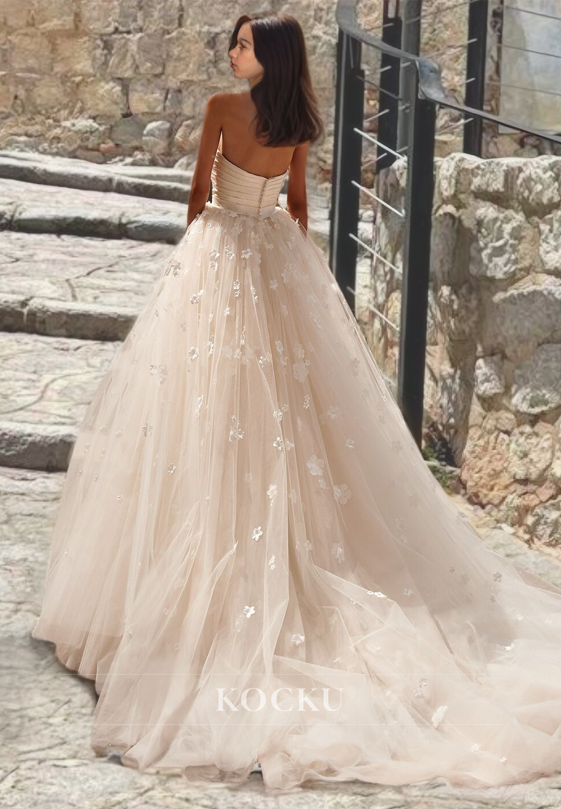 Sweetheart A-Line Sleeveless Appliques Lace Court Train Wedding Dress with Bows Bridal Gowns