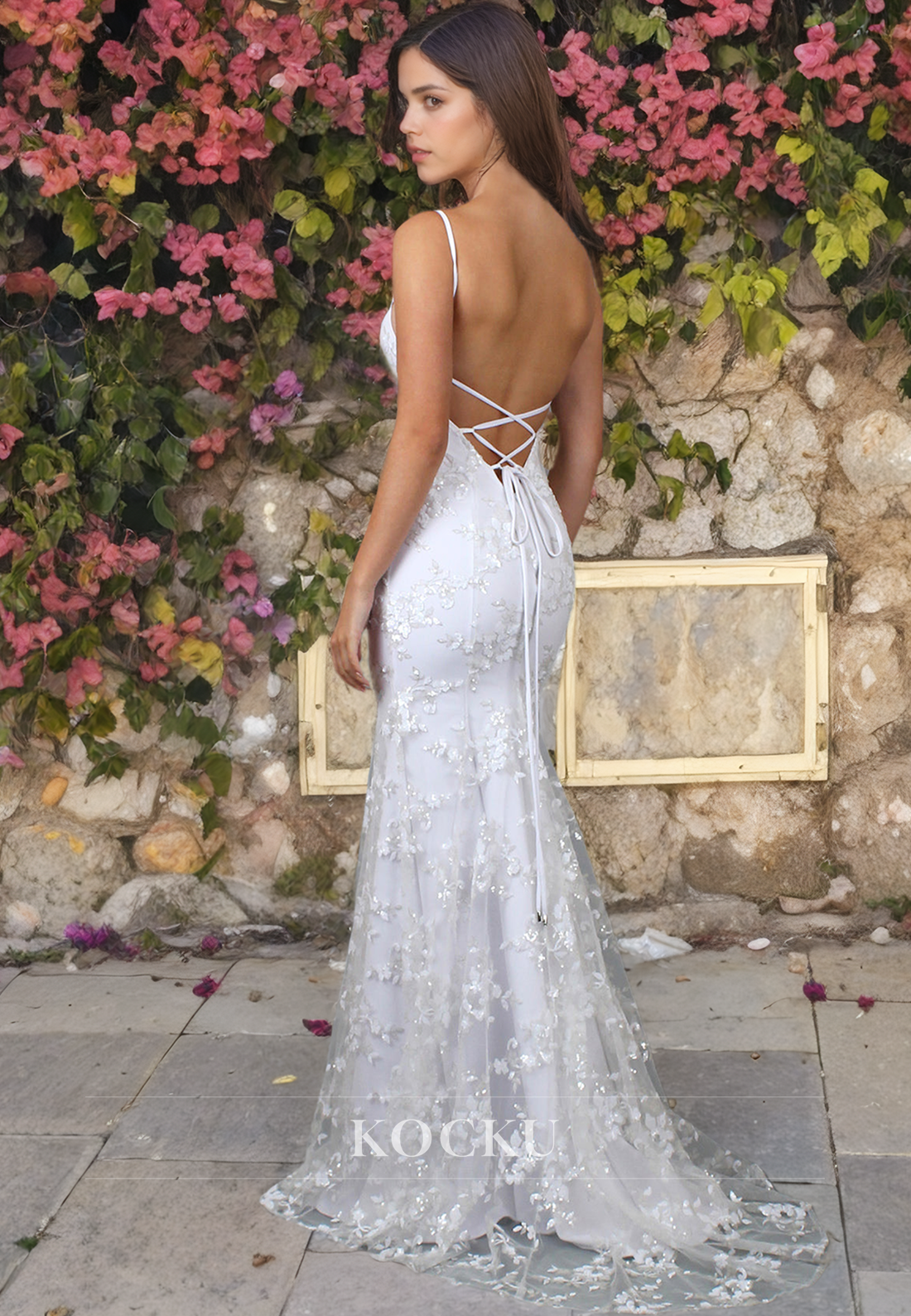 V-Neck Mermaid Beach Wedding Dress Spaghetti Straps Floor-Length Lace Boho Gowns with Appliques