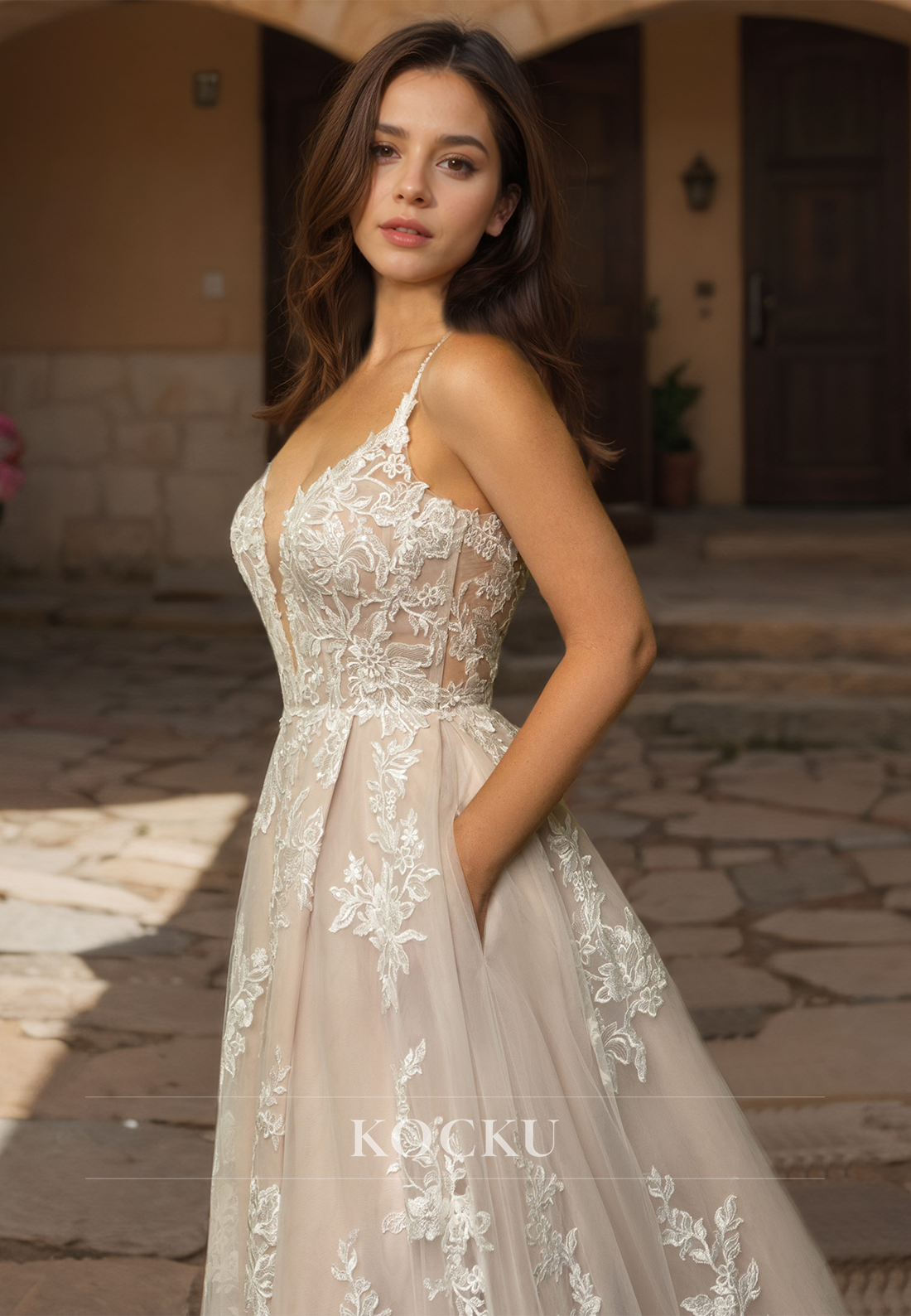 A-Line Sweetheat Wedding Dress Spaghetti Straps Split Appliques Lace Bridal Dress with Sweep Train