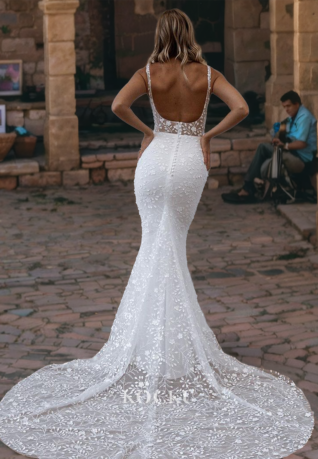 Beach Spaghetti Straps Sheath Wedding Dress Sleeveless Sweep Train Lace Bridal Dress with Appliques