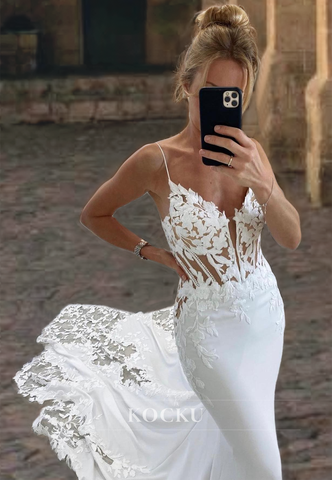 Spaghetti Straps Mermaid Wedding Dress Sleeveless Lace Bridal Dress with Train