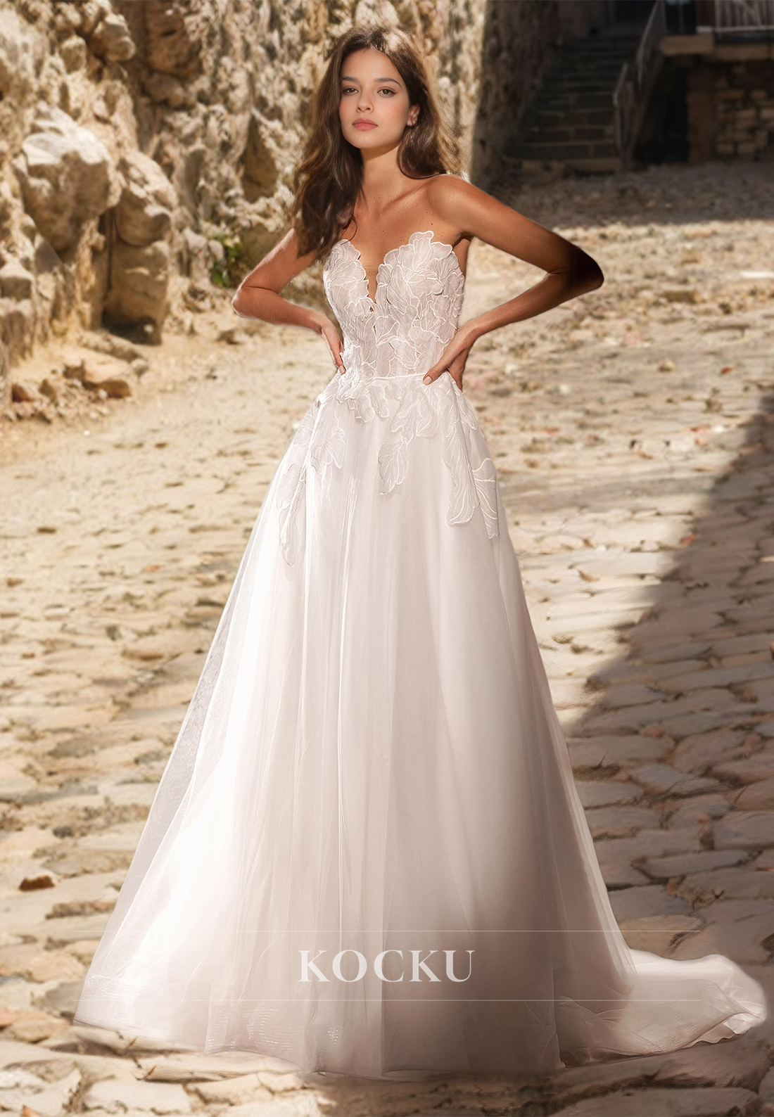 Beach Wedding Dress A-Line Sweetheart Sleeveless Lace Boho Wedding Dress with Train