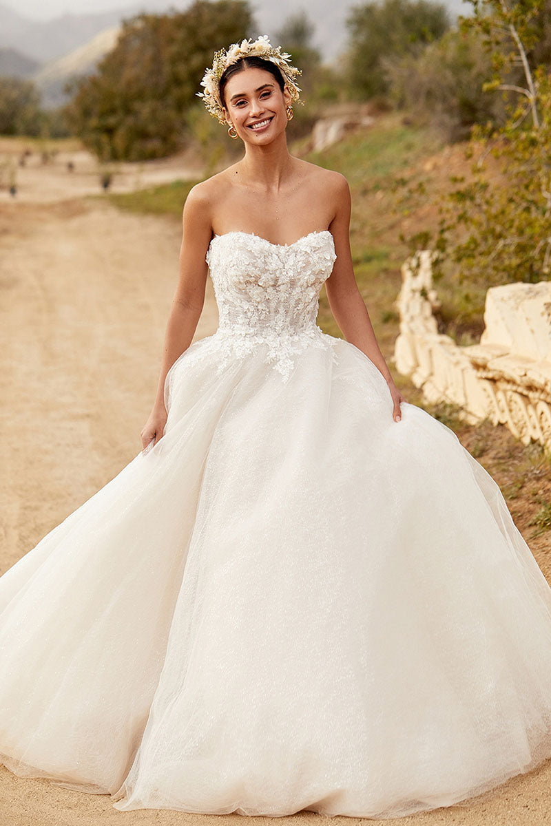 K1193 - Sweetheart Strapless Lace Appliqued Tulle A-Line Wedding Dress