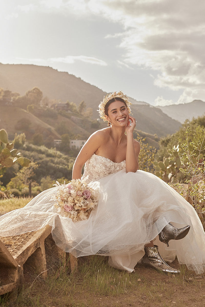 K1193 - Sweetheart Strapless Lace Appliqued Tulle A-Line Wedding Dress