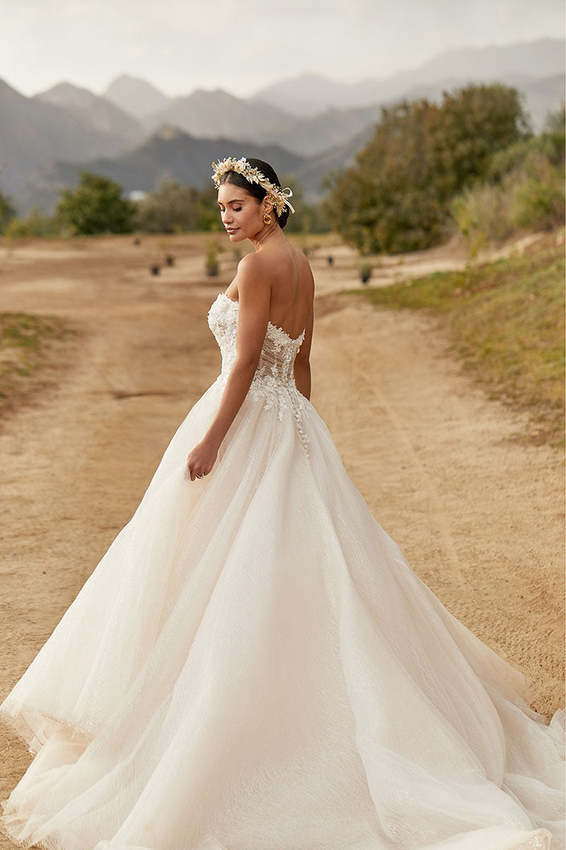 K1193 - Sweetheart Strapless Lace Appliqued Tulle A-Line Wedding Dress