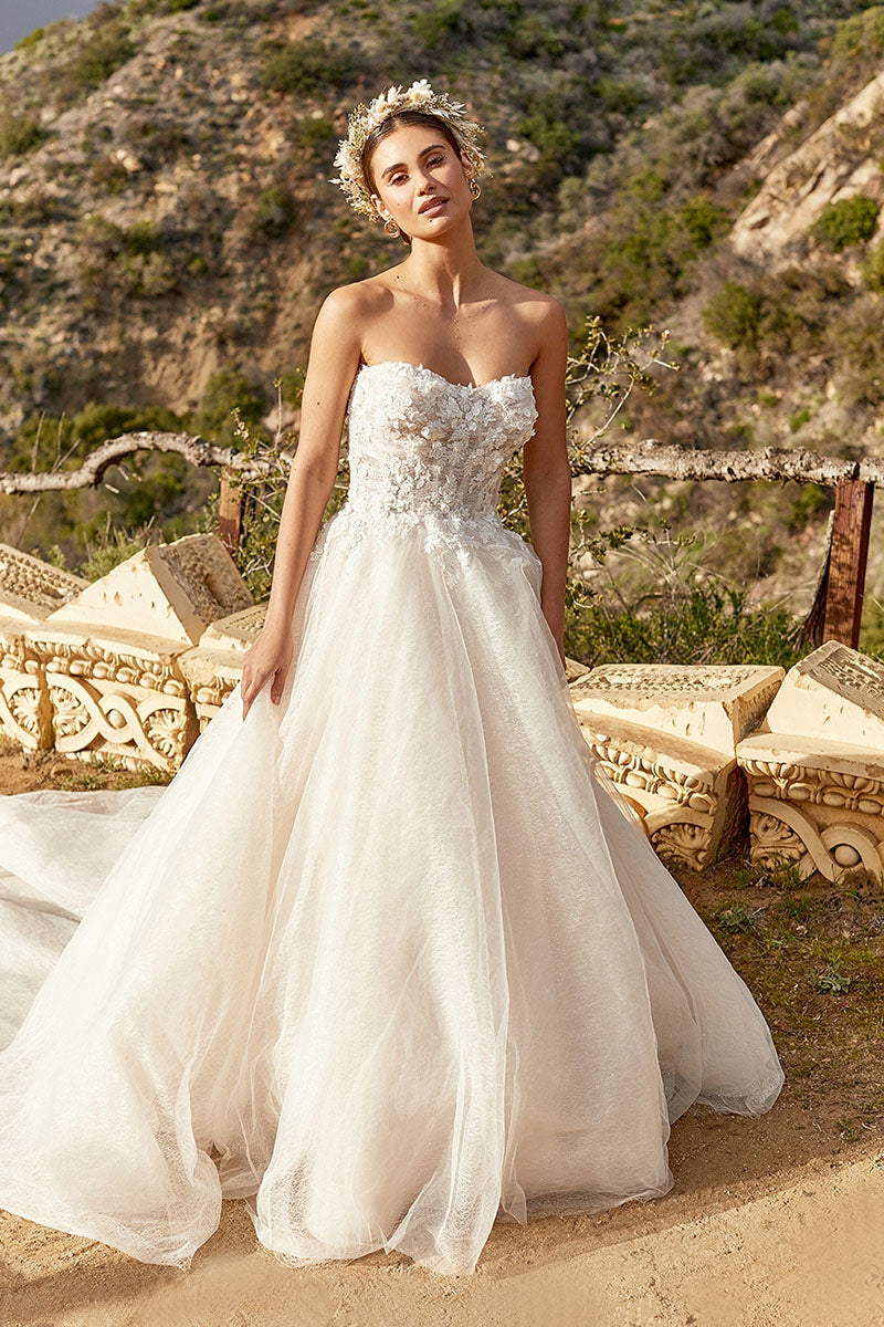 K1193 - Sweetheart Strapless Lace Appliqued Tulle A-Line Wedding Dress