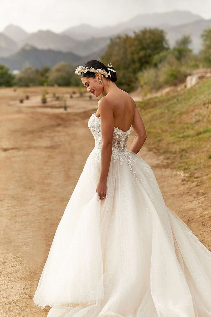 K1193 - Sweetheart Strapless Lace Appliqued Tulle A-Line Wedding Dress