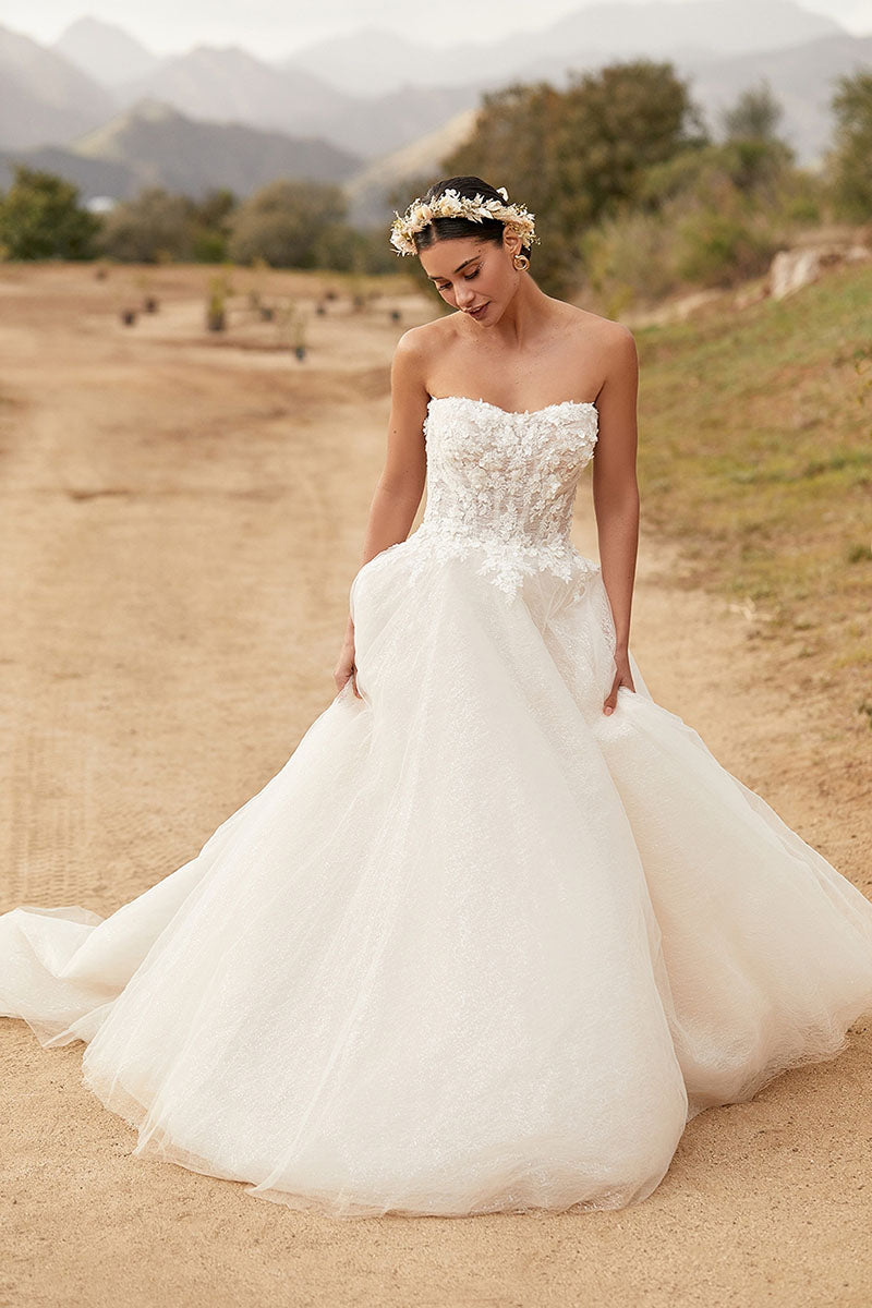 K1193 - Sweetheart Strapless Lace Appliqued Tulle A-Line Wedding Dress