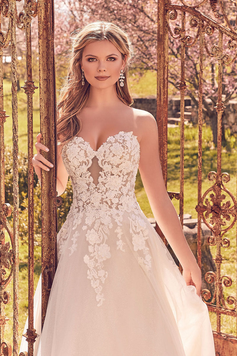 K1196 - Sweetheart Lace Appliqued Tulle Ball Wedding Gown With Sweep Train