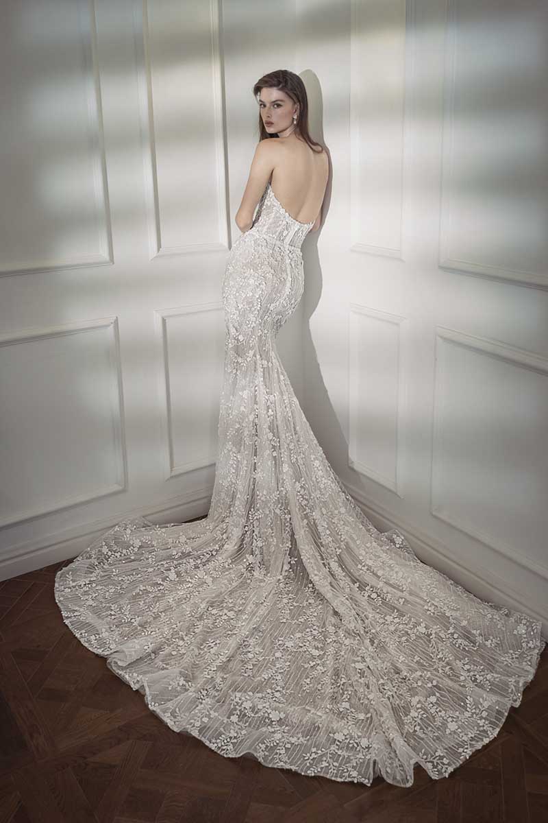 K1280 - Sweetheart Strapless Lace Appliqued Tulle Mermaid Long Wedding Gown