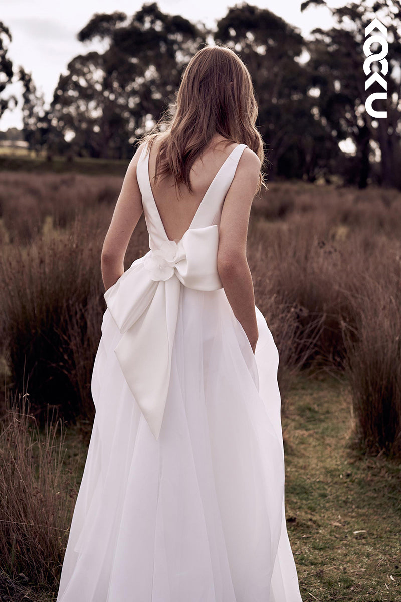 K1541 - Low V-Neck Backless Pleated Tulle A-Line Long Wedding Dress With Bow