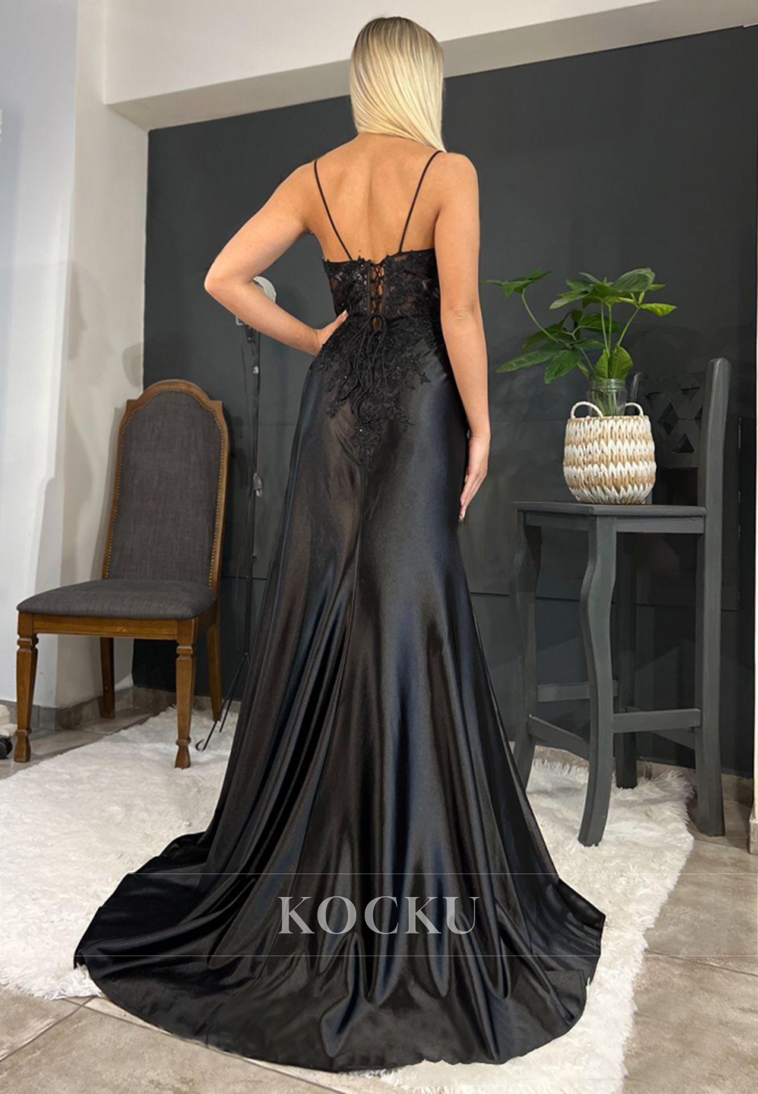 L1053 - Sheath/Column V-Neck Straps Satin Appliques Sleeveless Prom Dress