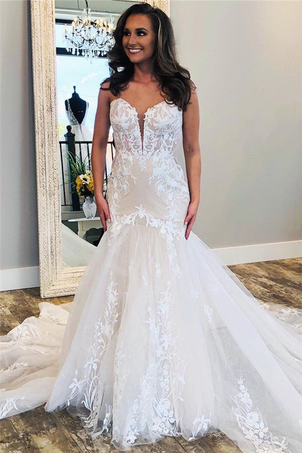 Affordable V neck Sleeveless White Lace Bridal gowns with Train