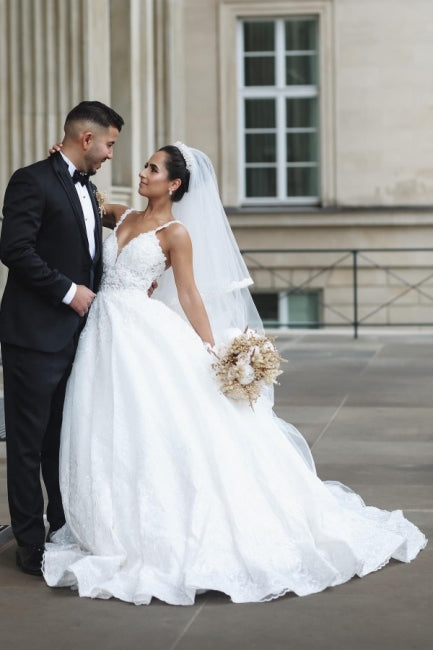 Ballbella Modern White Wedding Gowns With Lace V-neck Sleeveless