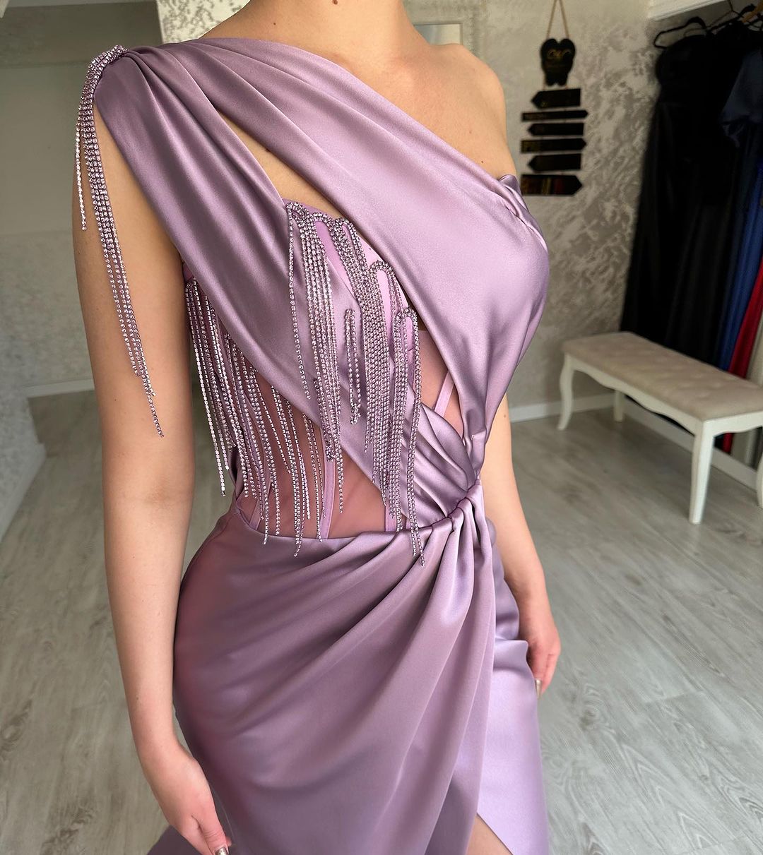 Enchanting Purple One-Shoulder Beaded Sleeveless Prom Dress with Graceful Slit