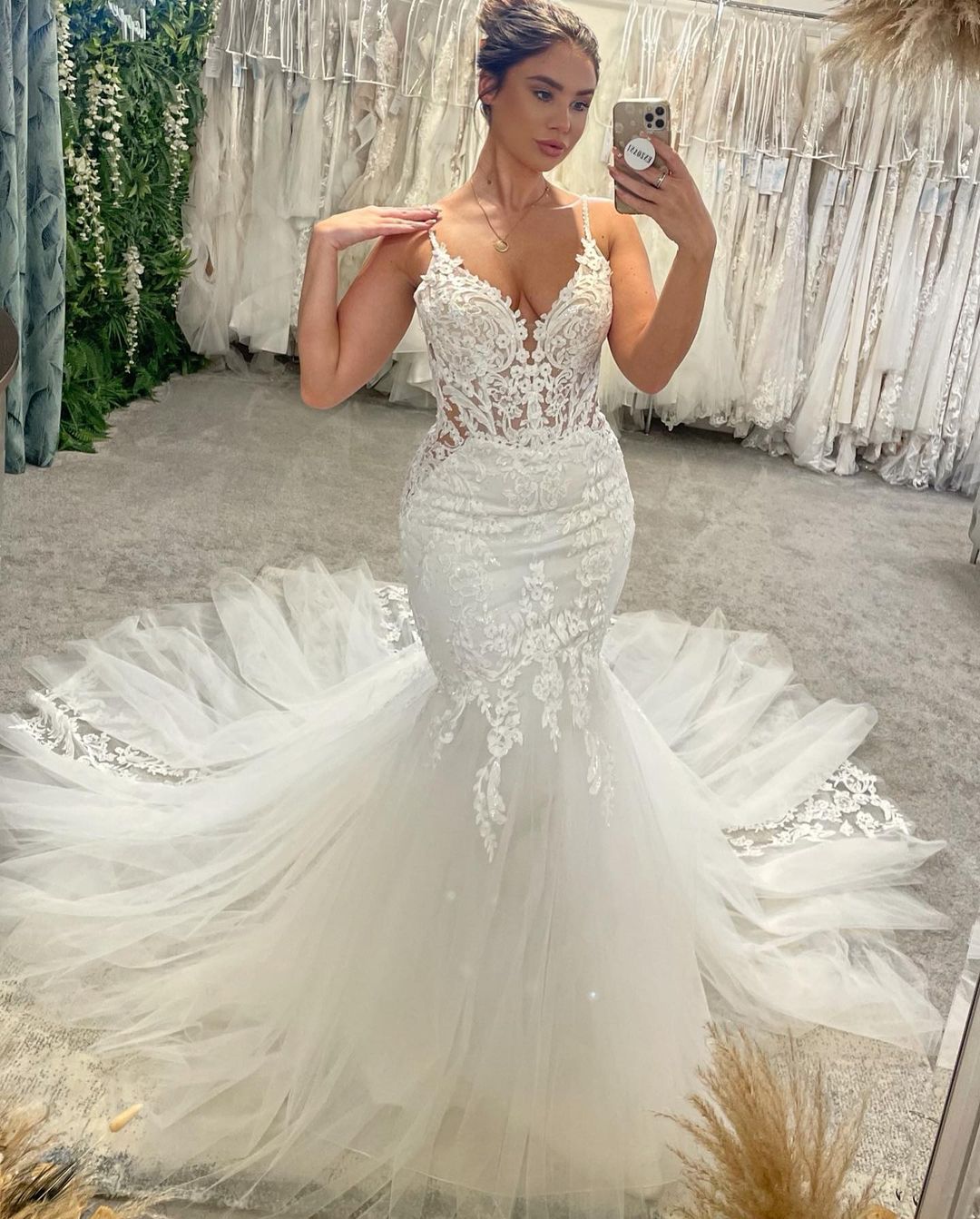 Exquisite Floor Length V-Neck Spaghetti Straps Sleeveless Mermaid Wedding Dress with Chapel Train