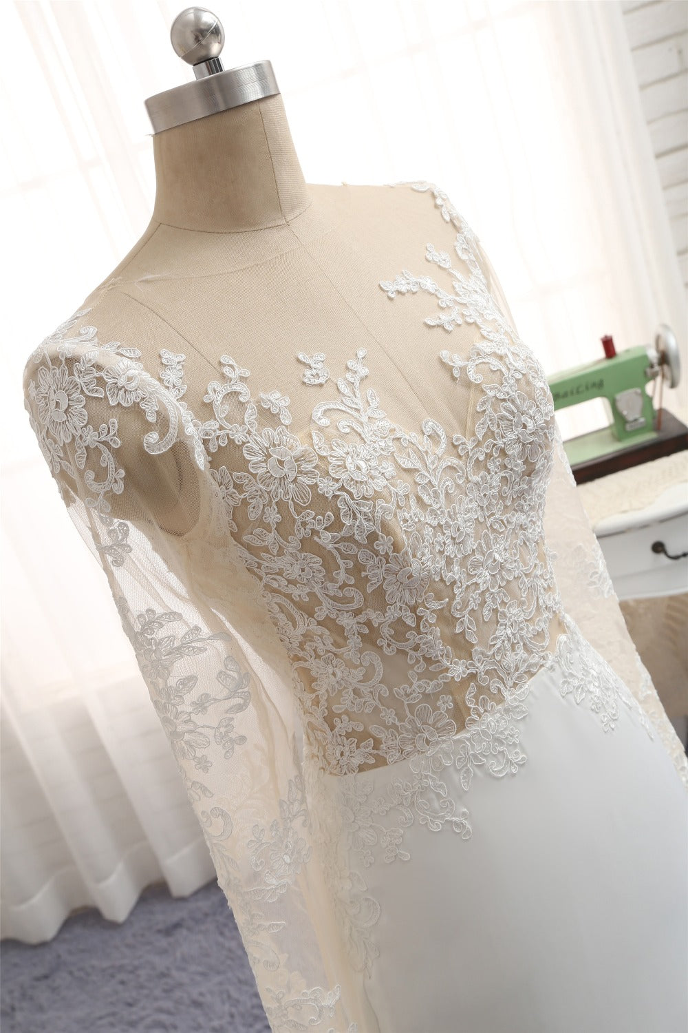 Chic Jewel White Chiffon Lace Wedding Dress Long Sleeves Applqiues Bridal Gowns On Sale