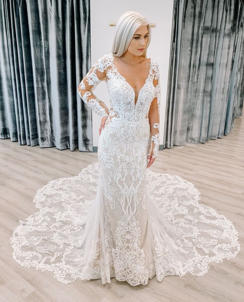 Chic Lace Long Sleevess Court Train Column Wedding Dress