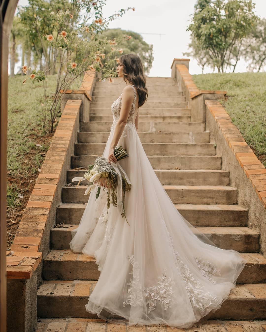 Chic A-Line Sleeveless Backless Wedding Dress with Floral Lace Accents