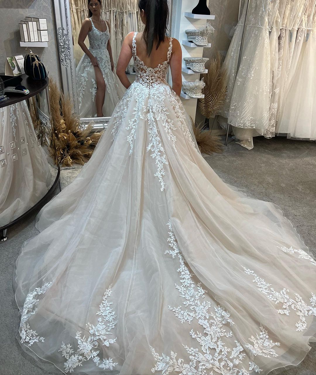 Chic Long Sleeveless Lace Wedding Dress Long Slit Online