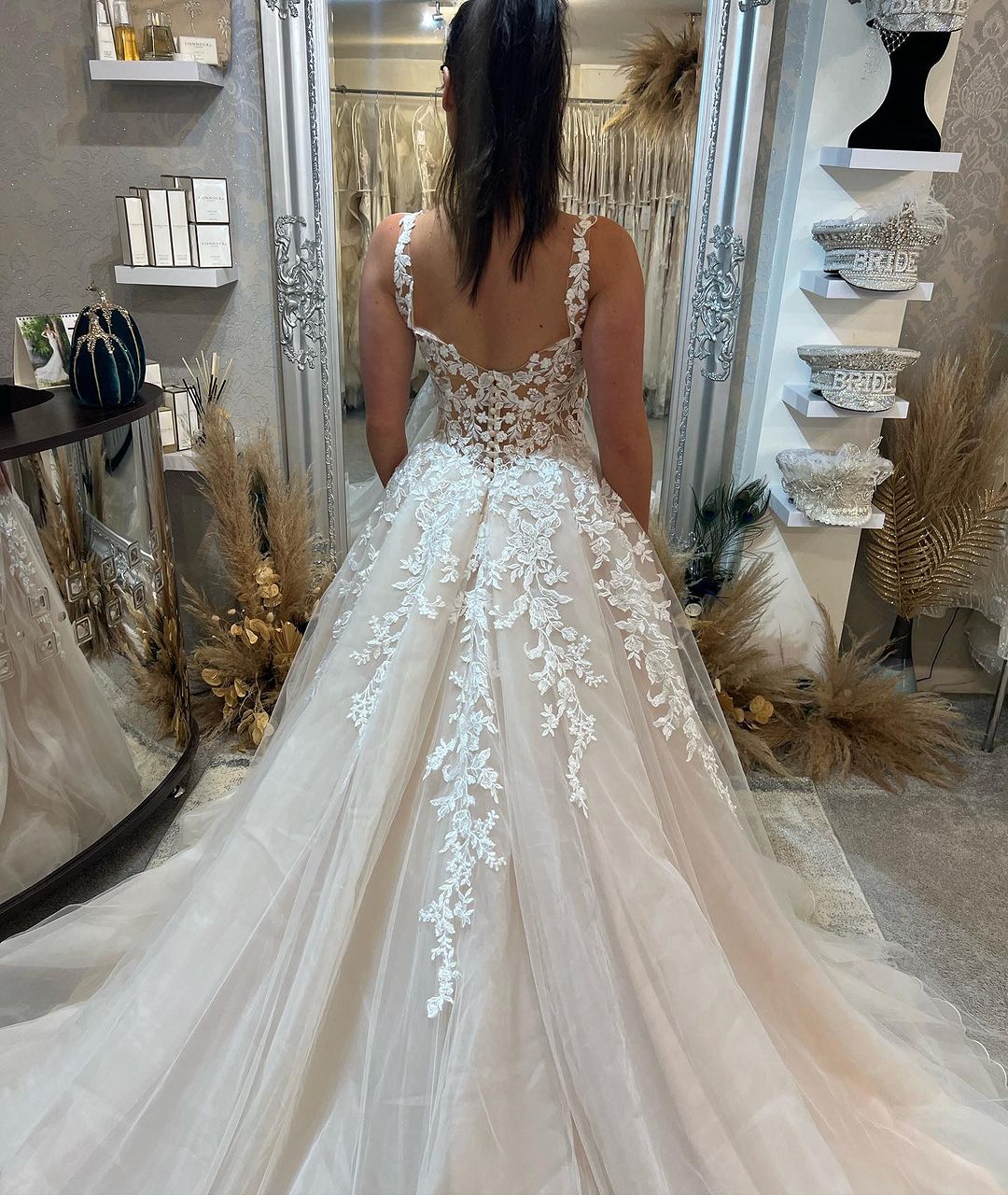 Chic Long Sleeveless Lace Wedding Dress Long Slit Online