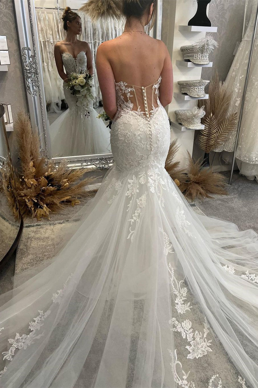 Chic Sweetheart Sleeveless Mermaid Wedding Dress with Lace