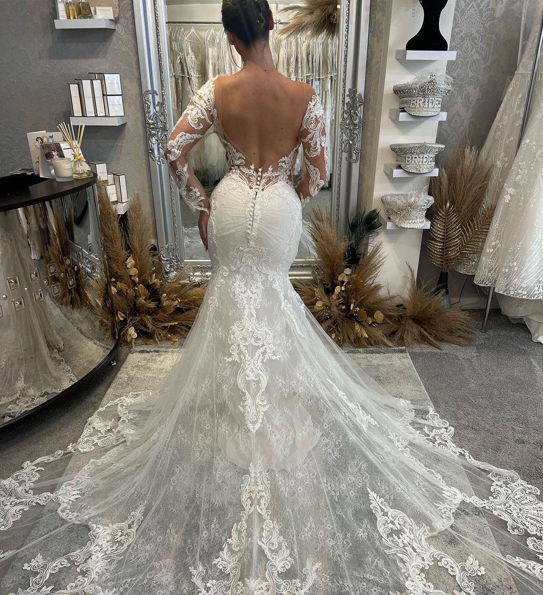 Chic V-Neck Long Sleeves Mermaid Lace Wedding Dress