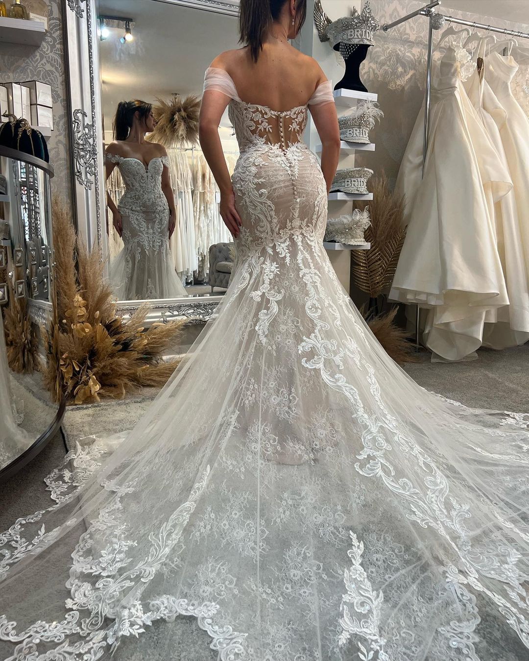 Classic Sweetheart Off-the-Shoulder Sleeveless Mermaid Lace Wedding Dress