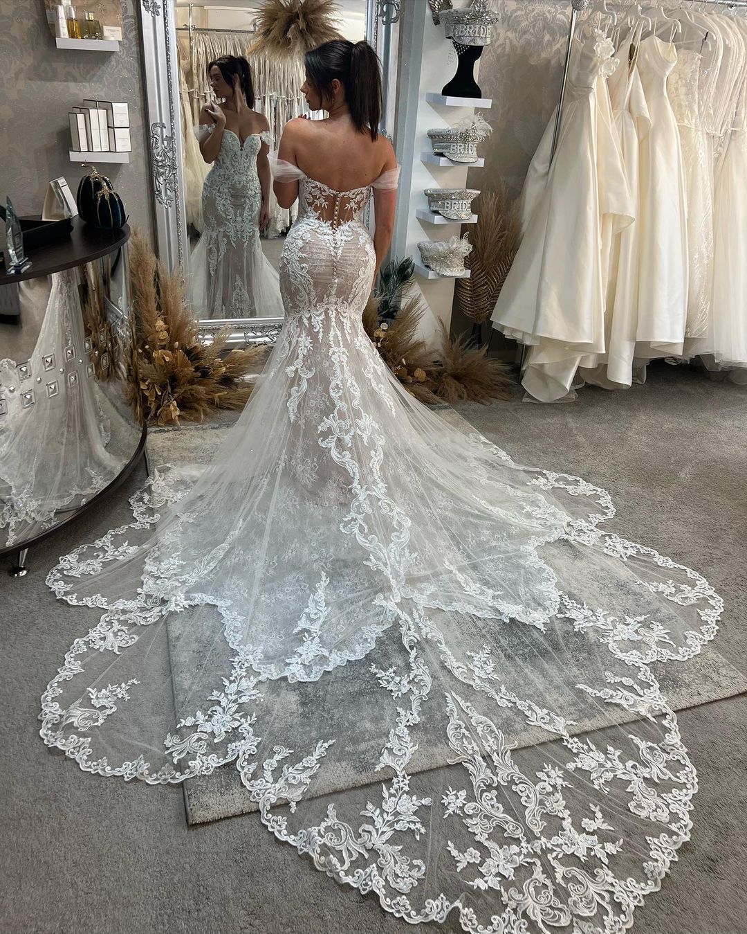 Classic Sweetheart Off-the-Shoulder Sleeveless Mermaid Lace Wedding Dress