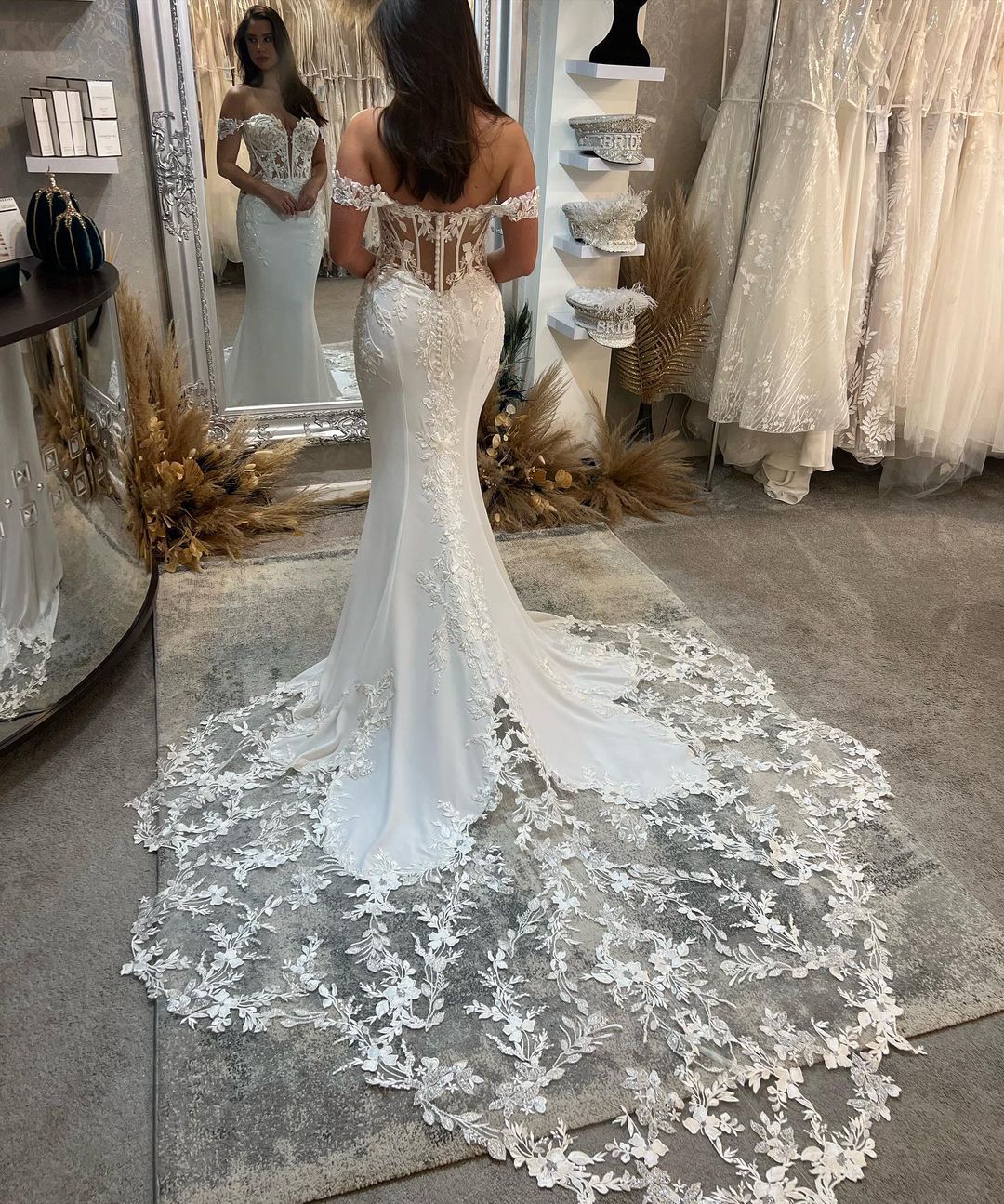 Classic Sweetheart Sleeveless Off-the-Shoulder Mermaid Lace Wedding Dress