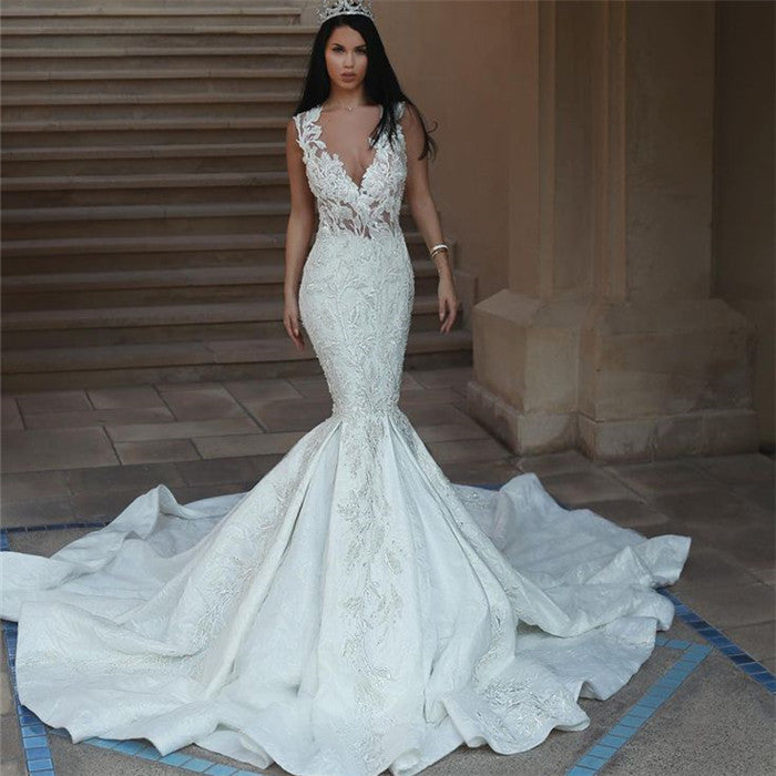 Classic V Neck Sleeveless Wedding Dresses Mermaid Lace Bridal Gowns with Buttons