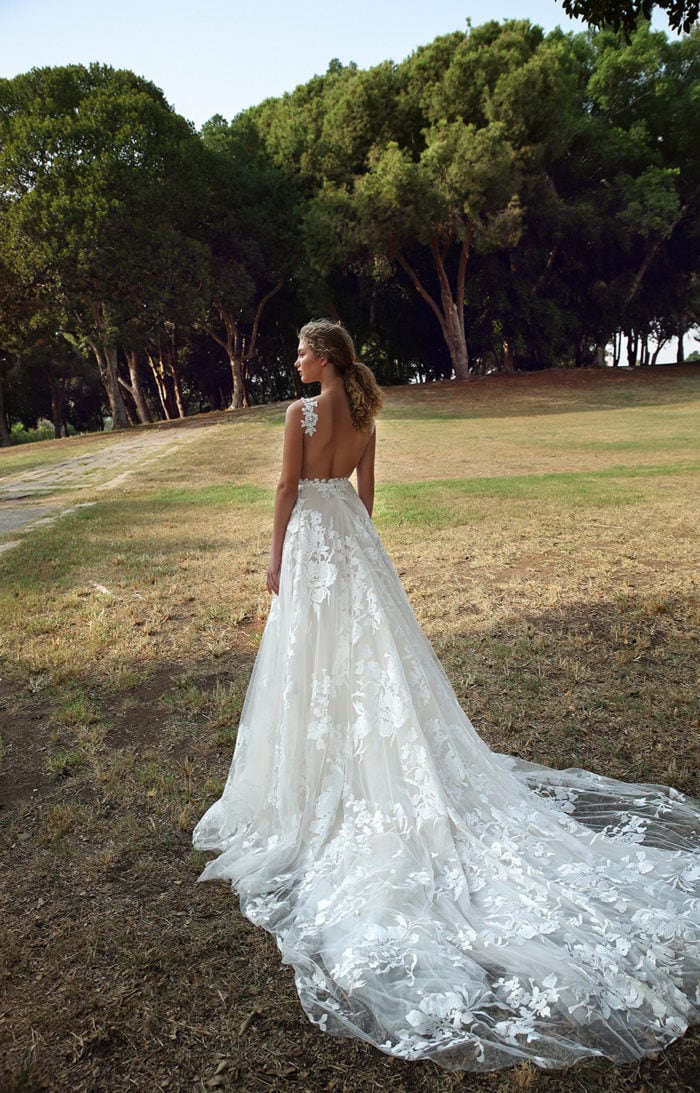 Deep V-Neck Appliques Wedding Dress Sleeveless