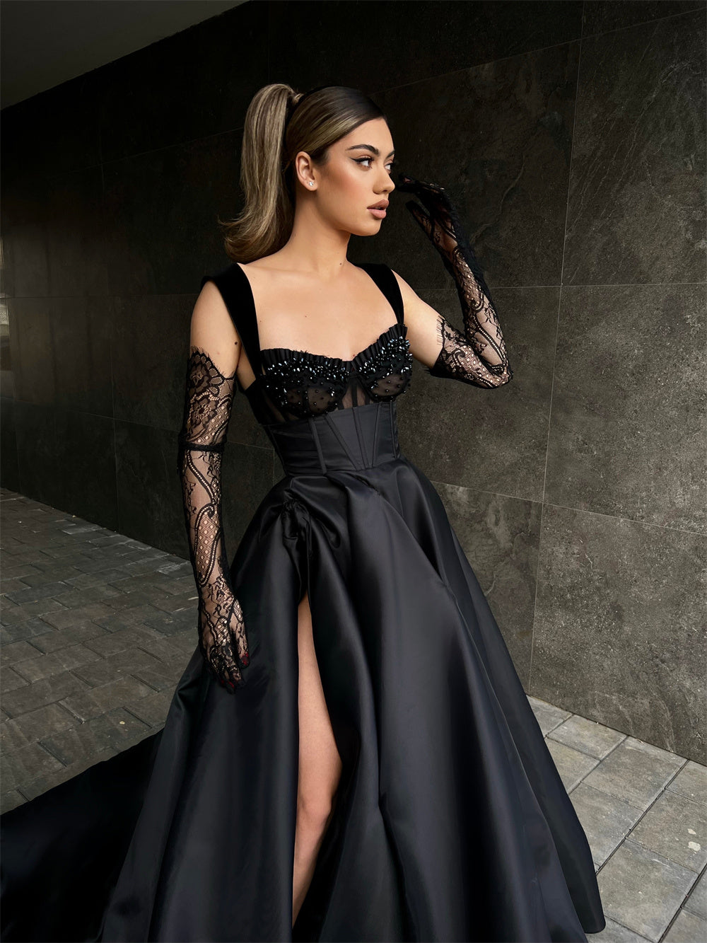 Designer Long Black A-line Lace Sleeveless Prom Dress Featuring a Chic Slit