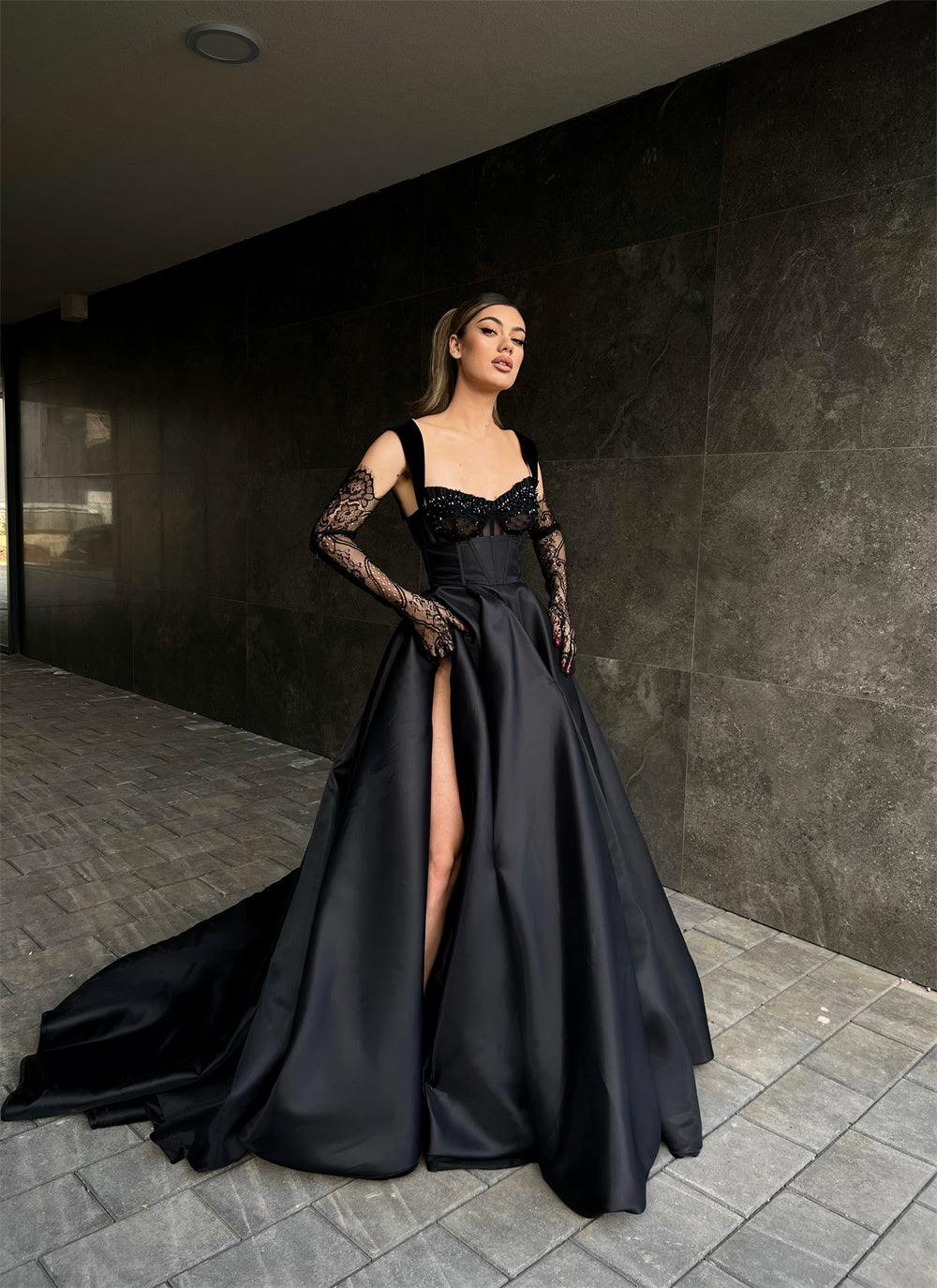 Designer Long Black A-line Lace Sleeveless Prom Dress Featuring a Chic Slit