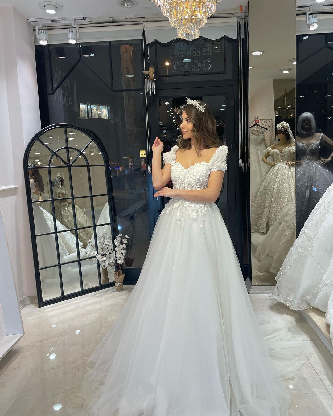 Elegant Floor-Length Sweetheart Short Sleeves A-Line Tulle Wedding Dress