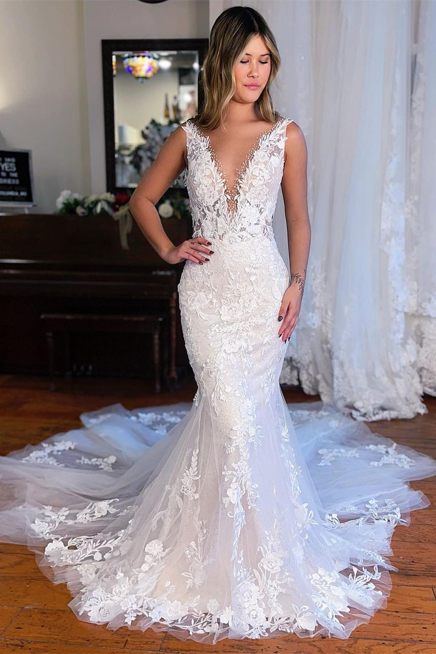 Elegant Long Mermaid V-neck Sleeveless Lace Wedding Dress