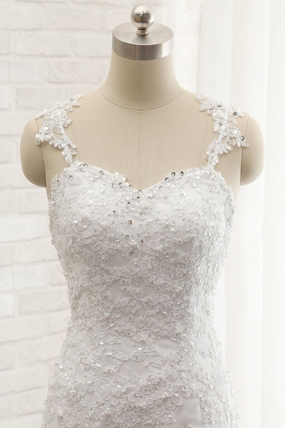 Elegant Straps Sweetheart Lace Wedding Dress Sexy Backless Sleeveless Appliques Bridal Gowns with Beadings