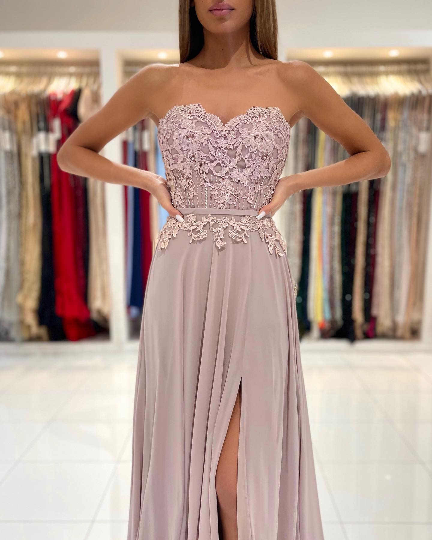 Elegant Sweetheart Floor-length Appliques Lace Prom Dresses with Split