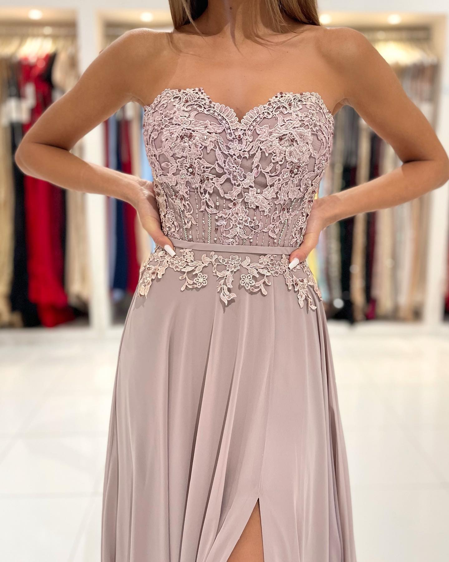 Elegant Sweetheart Floor-length Appliques Lace Prom Dresses with Split