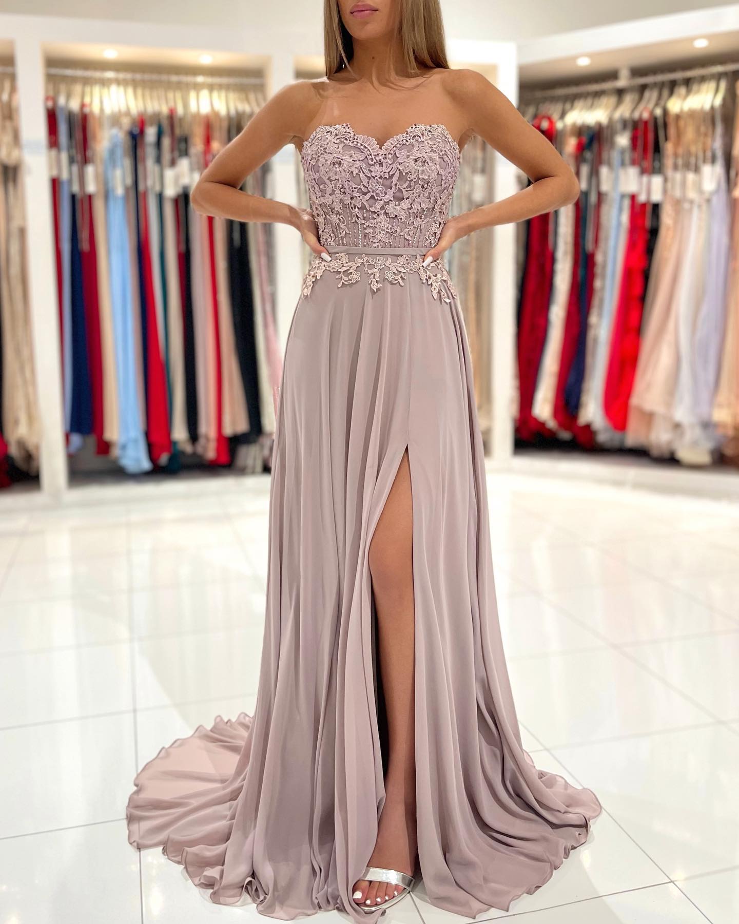 Elegant Sweetheart Floor-length Appliques Lace Prom Dresses with Split