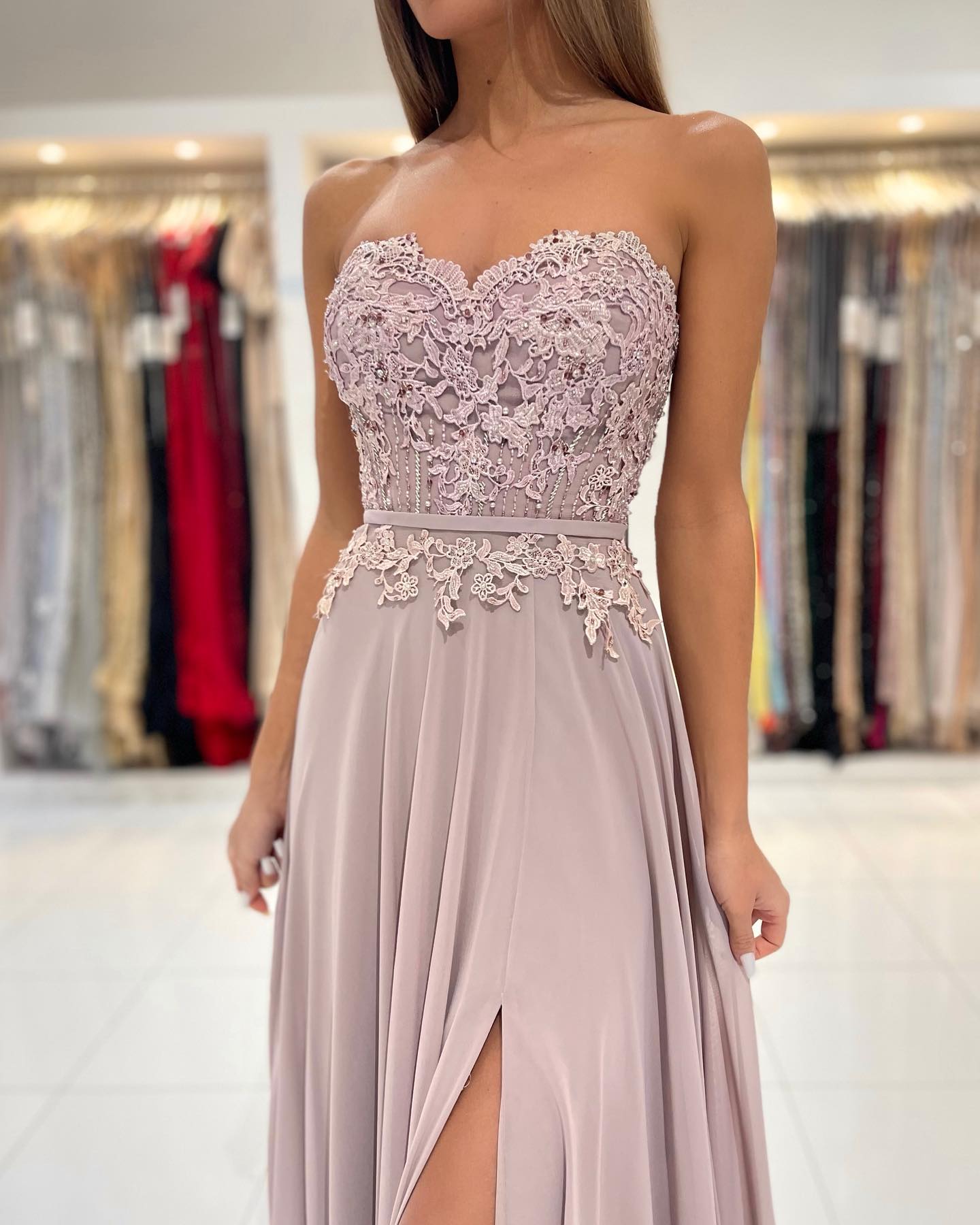 Elegant Sweetheart Floor-length Appliques Lace Prom Dresses with Split