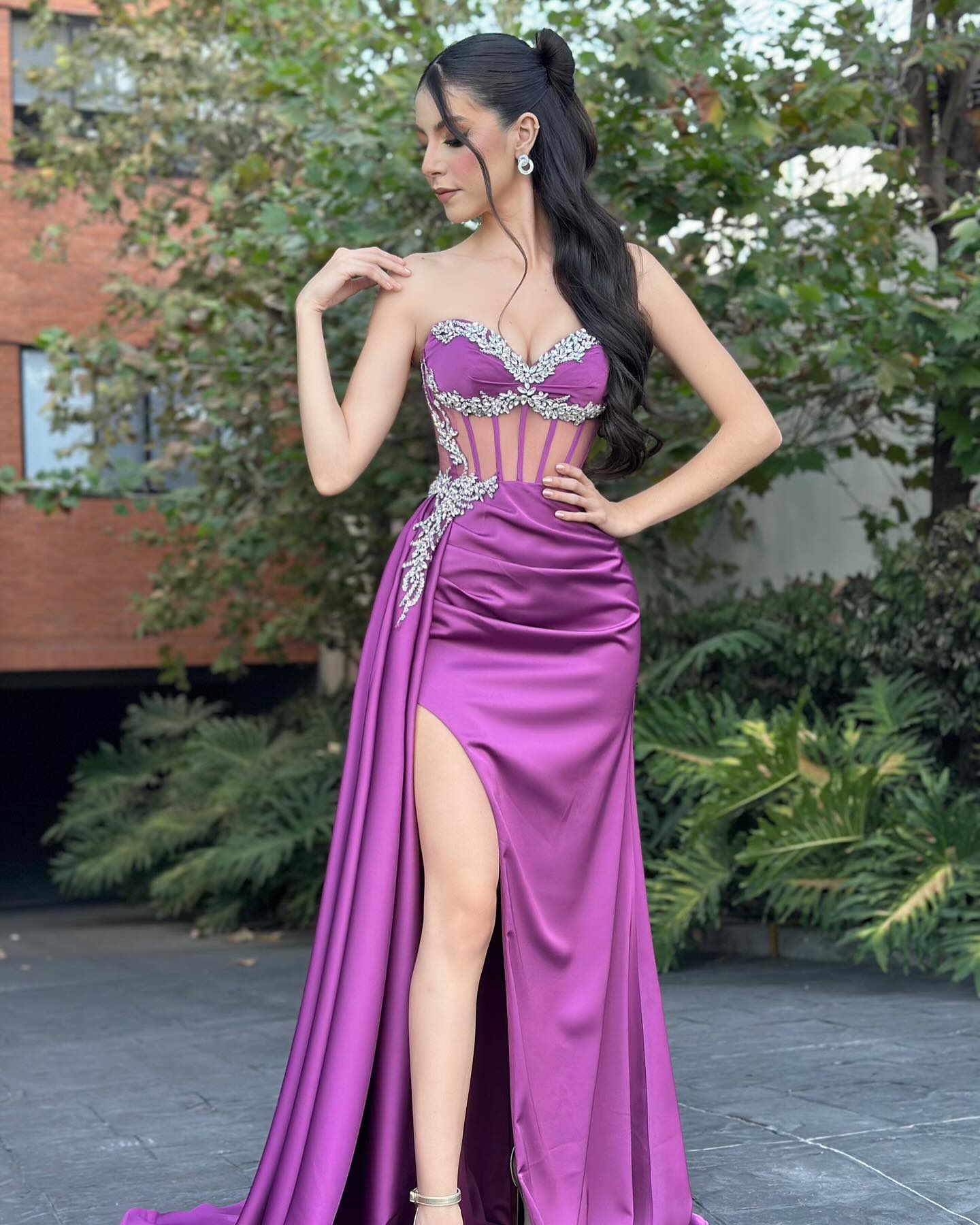 Fabulous Column Tulle Satin Sweetheart Sleeveless Prom Dresses with Ruffle Accents and Split