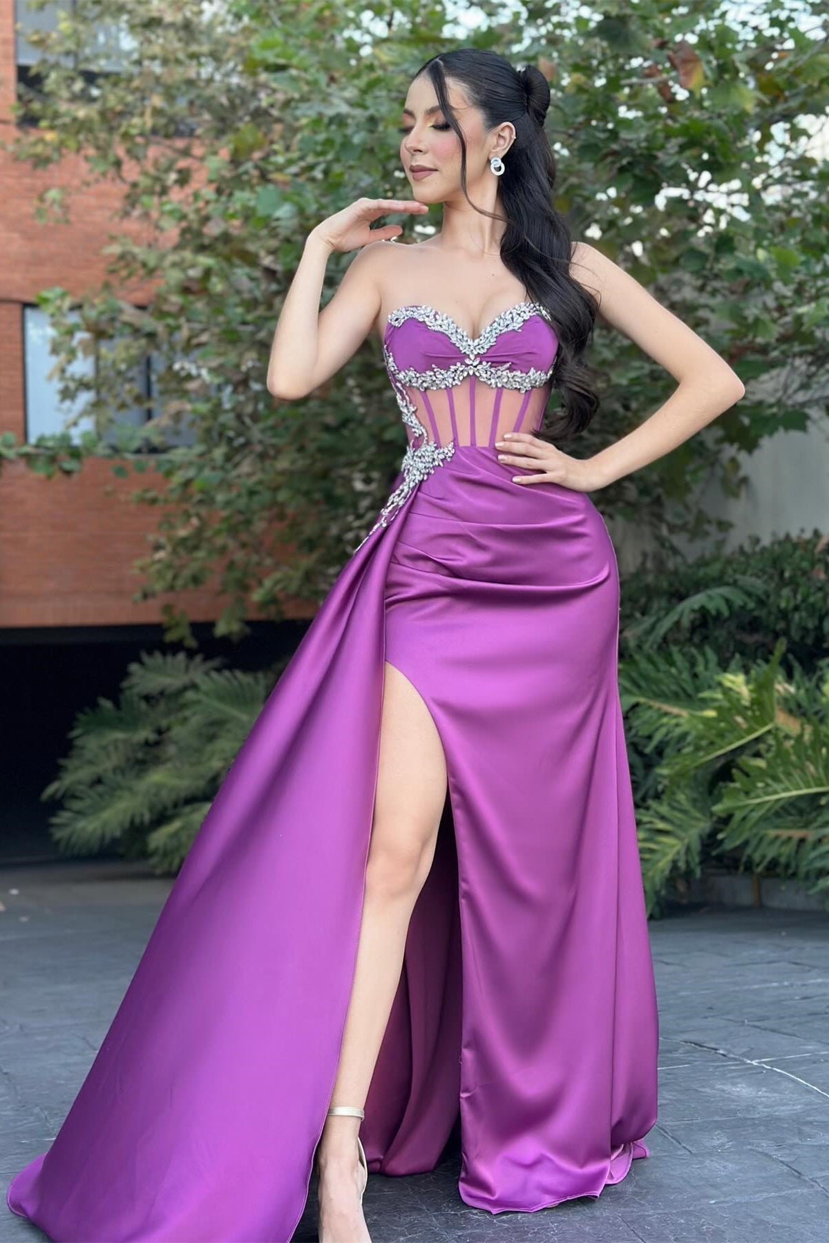 Fabulous Column Tulle Satin Sweetheart Sleeveless Prom Dresses with Ruffle Accents and Split