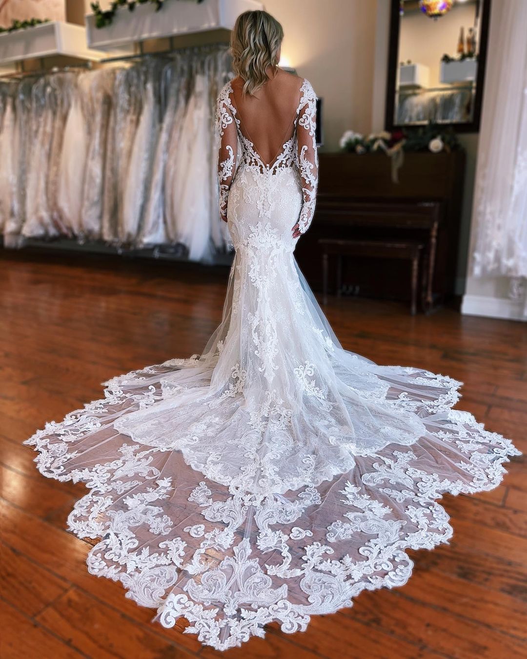 Fabulous Long Mermaid Backless V-neck Lace Wedding Gown With Detachable Train