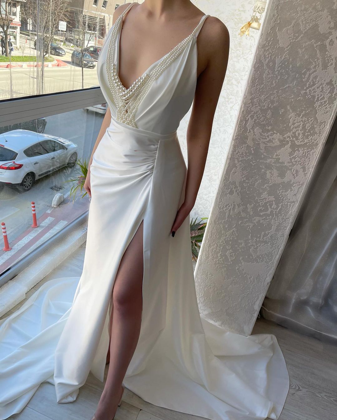 Fabulous Long White V-neck Prom Dress with Pearls and Sleeveless Style with Slit